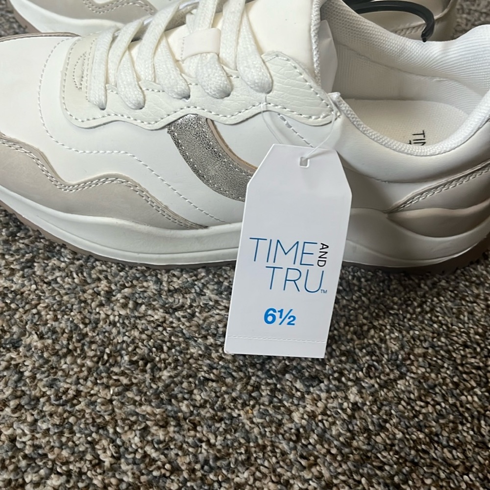 Time and Tru Beige & White Women's Chunky Reflective Jogger Sneakers NEW